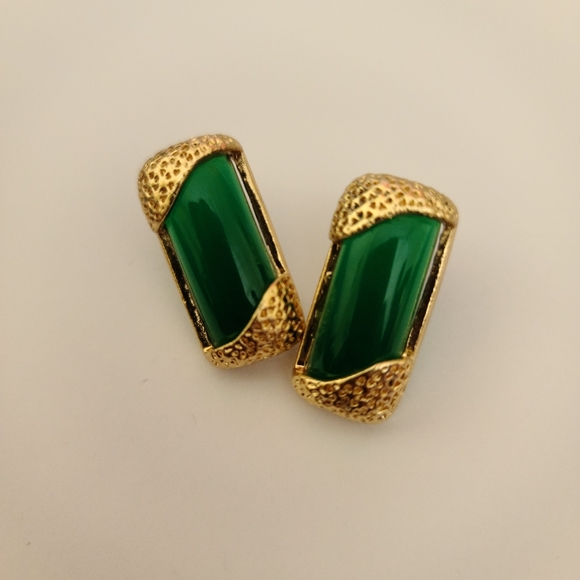Jewelry - Green & gold earrings